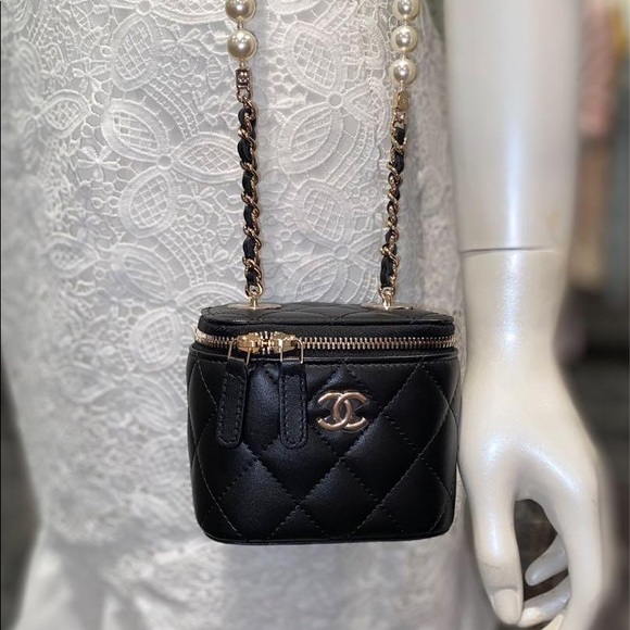 Chanel Small Vanity Case - Picture 6 of 7